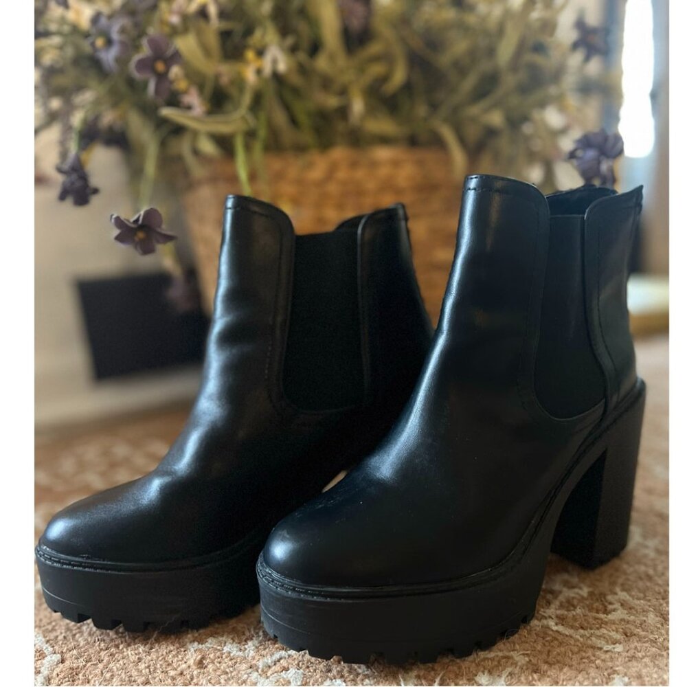 Diba Black Lug Sole Ankle Boots - Size 7M